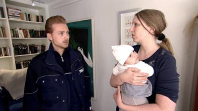 Der Blaulicht Report: Folge 64: Kleines Mädchen versteckt sich in Kiste