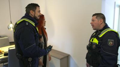 Der Blaulicht Report: Folge 49: Betreten verboten/ der Nackte in der Dusche