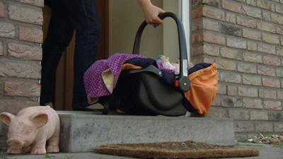 Familien im Brennpunkt: Folge 100: 43-jährige Frau findet Baby vor ihrer Tür