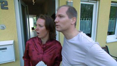 Familien im Brennpunkt: Folge 18: Neue Nachbarn wirken verdächtig hölzern