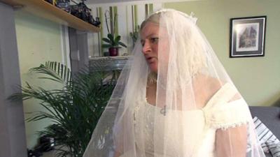 Familien im Brennpunkt: Folge 136: 39-jährige Singlemutter sucht Bräutigam für die eigene Hochzeit