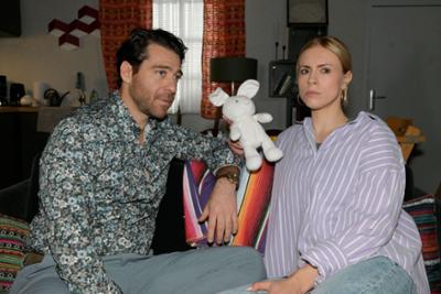 GZSZ: Folge 8439: Ein Häufchen Asche