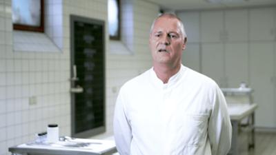 Anwälte der Toten: Folge 2: Die Tote im Eichenwald / Tod eines Zeitungszustellers