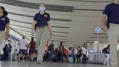 Border Patrol Südamerika: Staffel 2, Folge 7: Frau mit Drogen am internationalen Flughafen von Peru