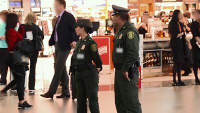 Border Patrol Südamerika: Staffel 2, Folge 10: Sicherheitsbeamte überwachen Flughäfen