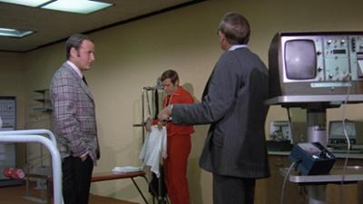 Der Sechs Millionen Dollar Mann: Staffel 1, Folge 13: Wahnsinn aus dem All