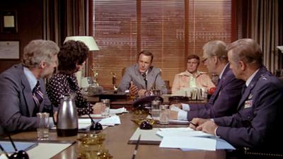 Der Sechs Millionen Dollar Mann: Staffel 2, Folge 1: Der Bombenschmuggel