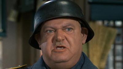 Ein Käfig voller Helden: Folge 9: Dinner mit Agentin