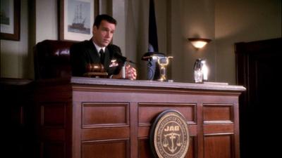 J.A.G. - Im Auftrag der Ehre: Staffel 8, Folge 15: Unter Beschuss