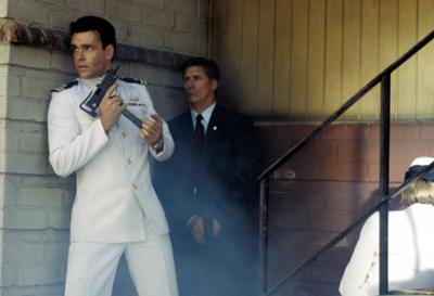 J.A.G. - Im Auftrag der Ehre: Staffel 1, Folge 7: Der leuchtende Pfad