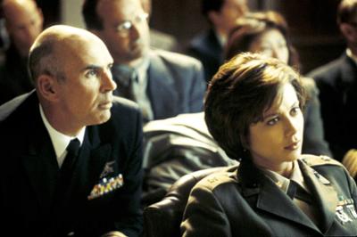 J.A.G. - Im Auftrag der Ehre: Staffel 3, Folge 20: Der Mann mit der Maske