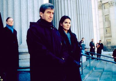 Law & Order: Staffel 11, Folge 12: Bittere Pflicht