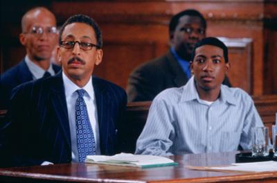 Law & Order: Staffel 13, Folge 16: Das falsche Kreuz