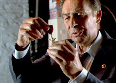 Law & Order: Staffel 12, Folge 2: Kriegshelden