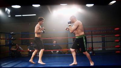 Leverage: Folge 2: Ring Frei