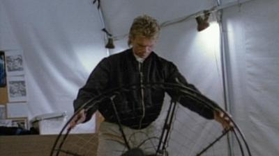 MacGyver: Staffel 6, Folge 13: Das tote Land