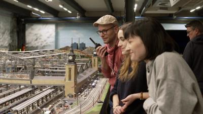Miniatur Wunderland XXL: Staffel 4, Folge 4: Folien-Tuning für die Formel 1