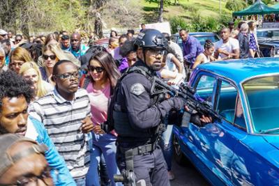 S.W.A.T.: Staffel 1, Folge 22: Schwarz gegen Blau