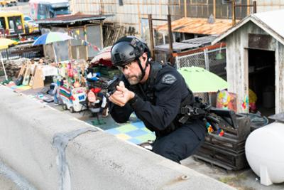 S.W.A.T.: Staffel 2, Folge 22: Rettungsring