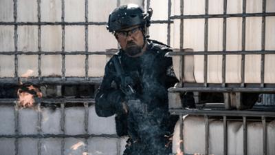 S.W.A.T.: Staffel 4, Folge 7: Jagd auf die Feuerwehr