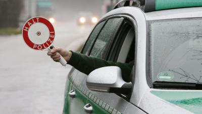 Schneller als die Polizei erlaubt: Riskanter Reifenwechsel