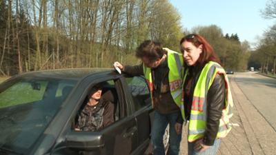 Schneller als die Polizei erlaubt: Staffel 9, Folge 29: Ein Ehepaar rast in den Urlaub