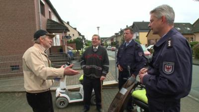 Schneller als die Polizei erlaubt: Staffel 9, Folge 35: Zwei Rentner liefern sich ein Rennen