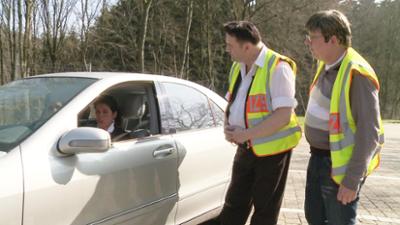Schneller als die Polizei erlaubt: Staffel 8, Folge 2: Prügelnder Beifahrer