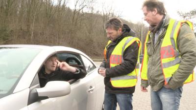 Schneller als die Polizei erlaubt: Staffel 8, Folge 3: Ablenkung durch Handyvideos