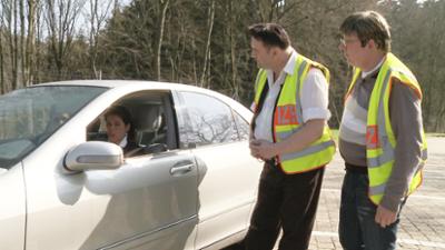 Schneller als die Polizei erlaubt: Staffel 8, Folge 2: Prügelnder Beifahrer