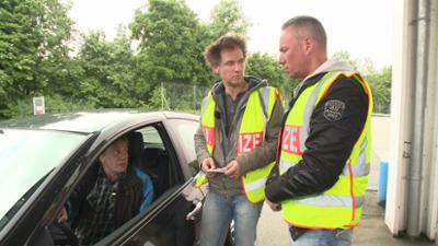 Schneller als die Polizei erlaubt: Staffel 8, Folge 31: Coming out auf der Autobahn Schneller als die Polizei erlaubt: Staffel 8, Folge 31: Coming out auf der Autobahn