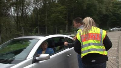 Schneller als die Polizei erlaubt: Staffel 5, Folge 18: Ältere Dame bringt sich und ihren Führerschein in Gefahr