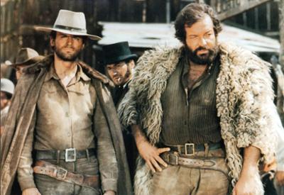 Zwei vom Affen gebissen