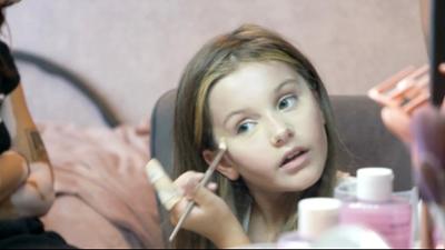 Seitenwechsel - Die Welt mit anderen Augen sehen: Folge 31: Schminken statt Spielplatz - Kinder im Beautywahn