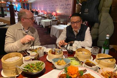 Seitenwechsel - Die Welt mit anderen Augen sehen: Folge 24: Die Küchenprofis - Peking Ente oder Currywurst