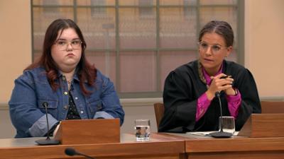 Ulrich Wetzel - Das Jugendgericht: Folge 33: Altenpflegerin soll Rentner eingesperrt haben