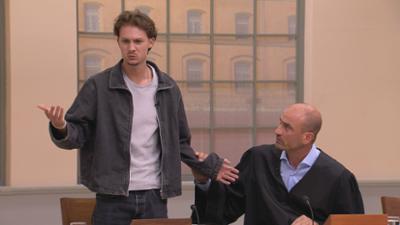 Ulrich Wetzel - Das Jugendgericht: Folge 1: Vom E-Roller getreten - Steckt Teenager mit Liebeskummer dahinter?
