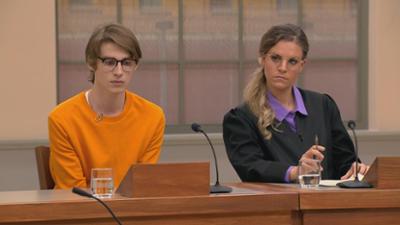 Ulrich Wetzel - Das Jugendgericht: Folge 6: Hat Schüler beim Spannen mit Drohne Nachbarin verletzt?