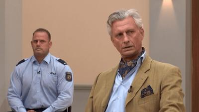 Ulrich Wetzel - Das Jugendgericht: Adeliger Banker geht gegen Skatepark vor - Wollte sexy Skateboarder sich deshalb rächen?