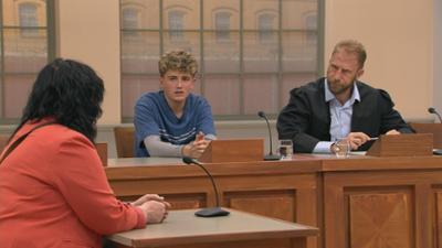 Ulrich Wetzel - Das Jugendgericht: Lehrerin auf Klassenfahrt mit Pfefferspray durch Klimaanlage verletzt?