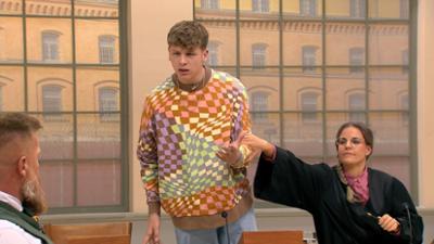 Ulrich Wetzel - Das Jugendgericht: Folge 43: Zerstörte Schüler mit einem Traktor den Schulgarten?