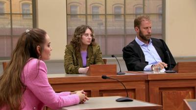 Ulrich Wetzel - Das Jugendgericht: Folge 54: Abgestempelt! Rächte sich zweifache Teenie-Mama für Mobbing?