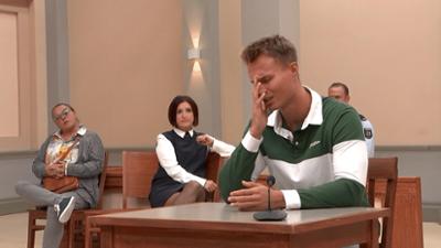 Ulrich Wetzel - Das Jugendgericht: Hat rebellischer 16-Jähriger die kontrollsüchtige Mutter seines besten Freundes mit Böllern attackie