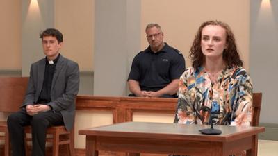 Ulrich Wetzel - Das Jugendgericht: 15-jährige Messdienerin soll jungen Pfarrer beim Nacktbaden fotografiert und erpresst haben