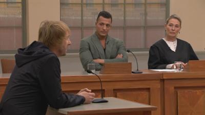 Ulrich Wetzel - Das Strafgericht: Chlorgas-Alarm im Schwimmbad - Verlor ausgerechnet attraktiver Bademeister die Nerven?