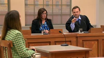 Ulrich Wetzel - Das Strafgericht: Wurstfachverkäuferin soll Käsetheken-Konkurrentin in Räucherkammer gesperrt haben