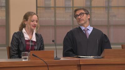 Ulrich Wetzel - Das Strafgericht: Sexy Tänzerin rächt sich mit Stromschlag an Bauern für falschen Verlobungsring