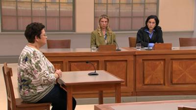 Ulrich Wetzel - Das Strafgericht: Sexy Nagelstudiobesitzerin soll ihren attraktiven Angestellten niedergeschlagen haben