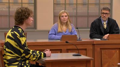 Ulrich Wetzel - Das Strafgericht: Noch immer Problemkind? Tochter geht nach dreistem Autoklau auf hilfsbereite Rentnerin los