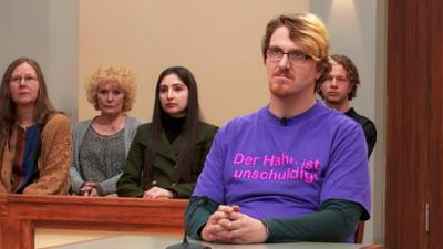 Ulrich Wetzel - Das Strafgericht: Folge 422: Entführte Mann mit Hahnenmaske einen Rettungswagen samt Retterin?